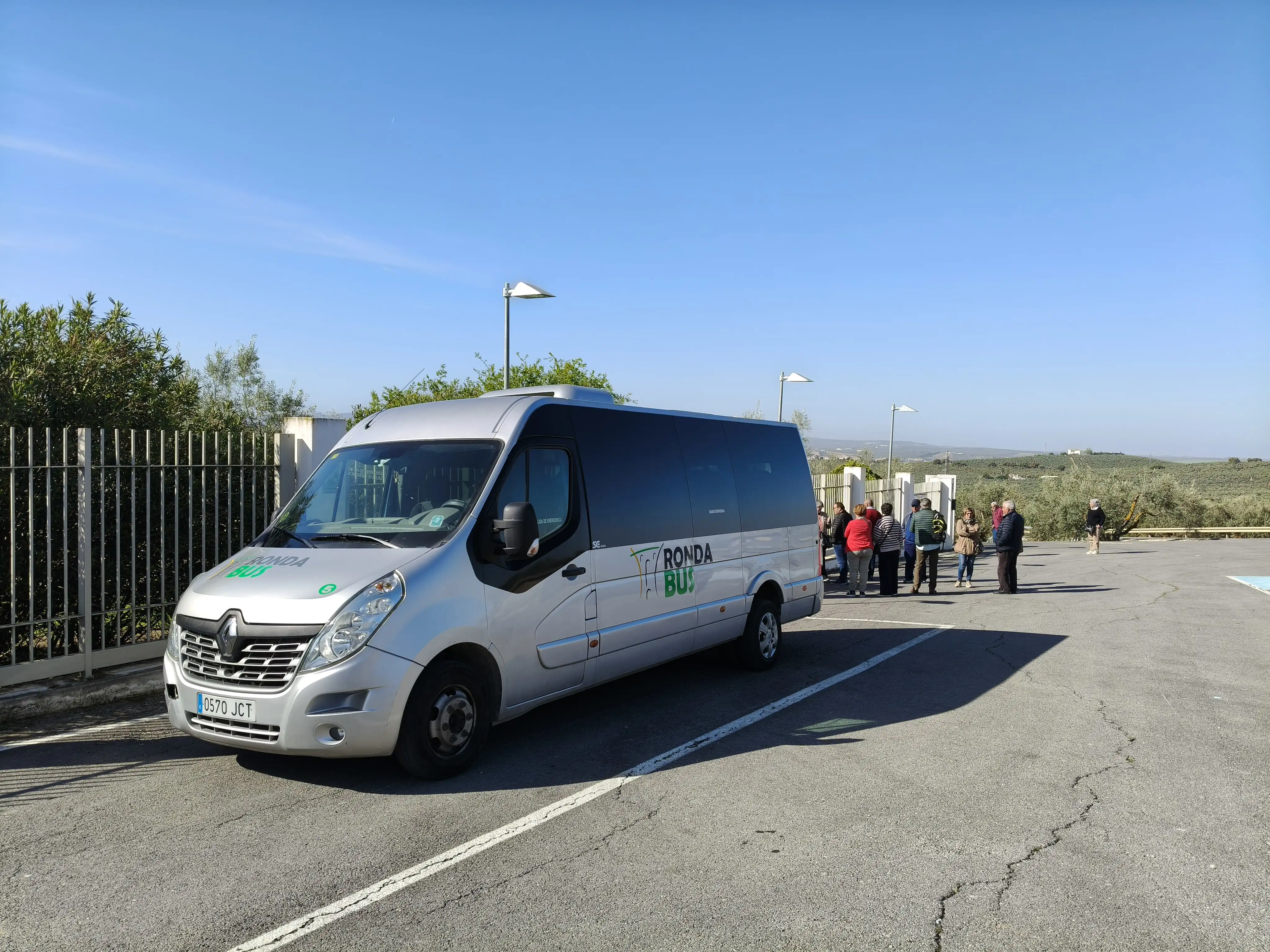 Vehículo de Rondabus en Ronda; la unidad concreta se confirma al contratar